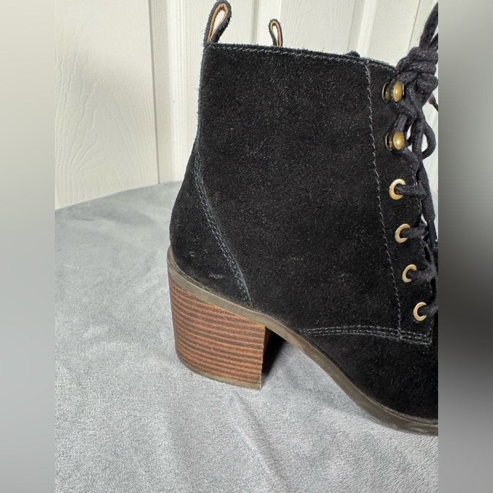 Lucky Brand Wadil Black Suede Lace Up Block Heeled Ankle Booties Size 7 - Picture 2 of 13